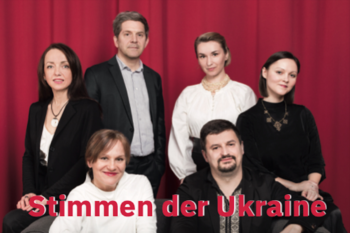 Das Foto zeigt die Gruppe der beteiligten Akteure des Programms "Stimmen der Ukraine"